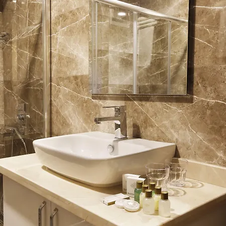 Hotel The White Orient 4*