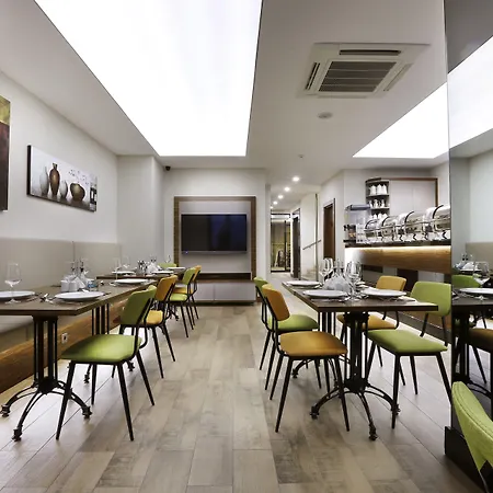 The White Orient Hotel