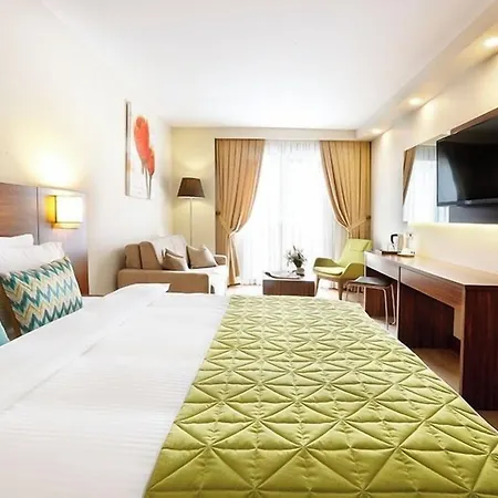 The White Orient Hotel 4*