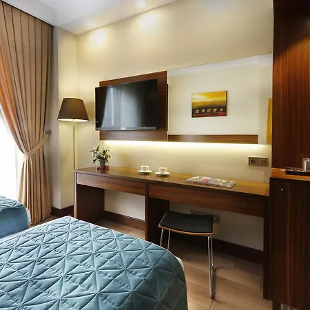 The White Orient Hotel 4*