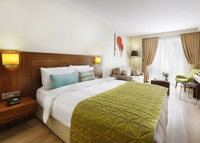 ذا وايت أورينت