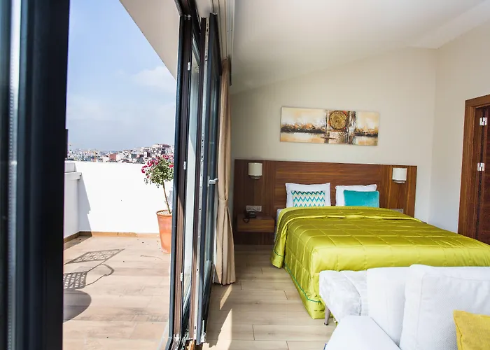 ذا وايت أورينت فندق