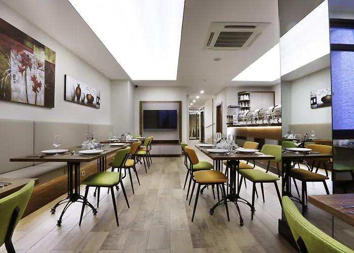 ذا وايت أورينت فندق