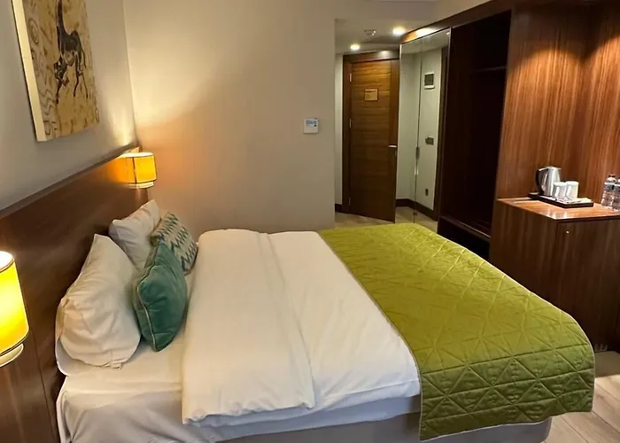 ذا وايت أورينت