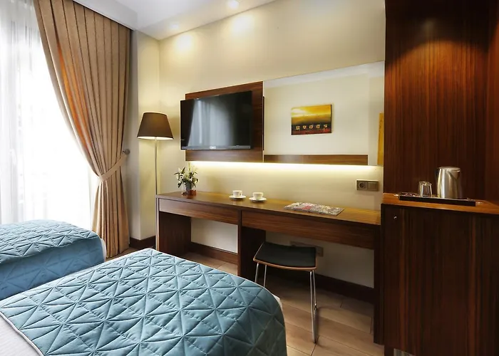 ذا وايت أورينت فندق 4*