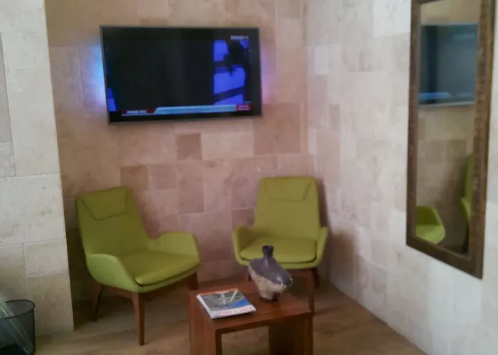 ذا وايت أورينت فندق 4*