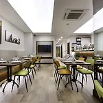 The White Orient Отель