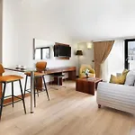Отель The White Orient 4*