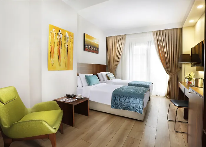 ホテル The White Orient 4*